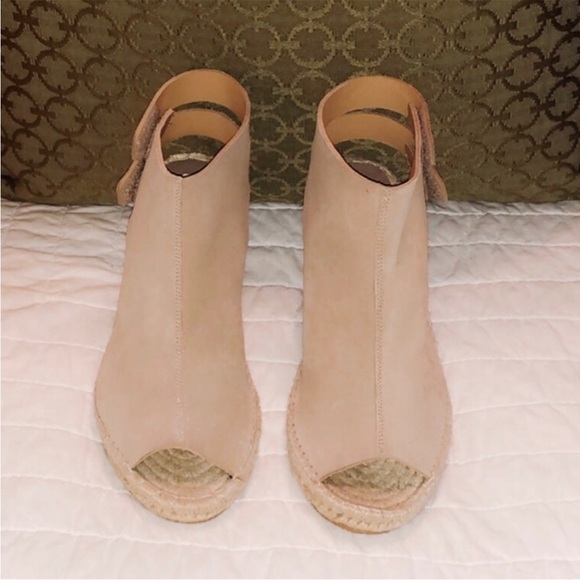 NIB Bettye Muller, Espadrille Sling Wedges, Stone Suede/Woven Straw, Sz 9 - Picture 2 of 5